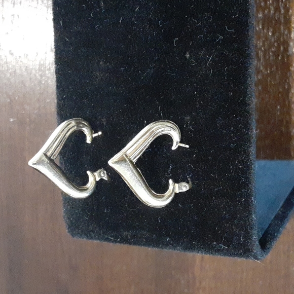 14kt Heart Shape Valentines Gold Pierced Earrings - Picture 3 of 6